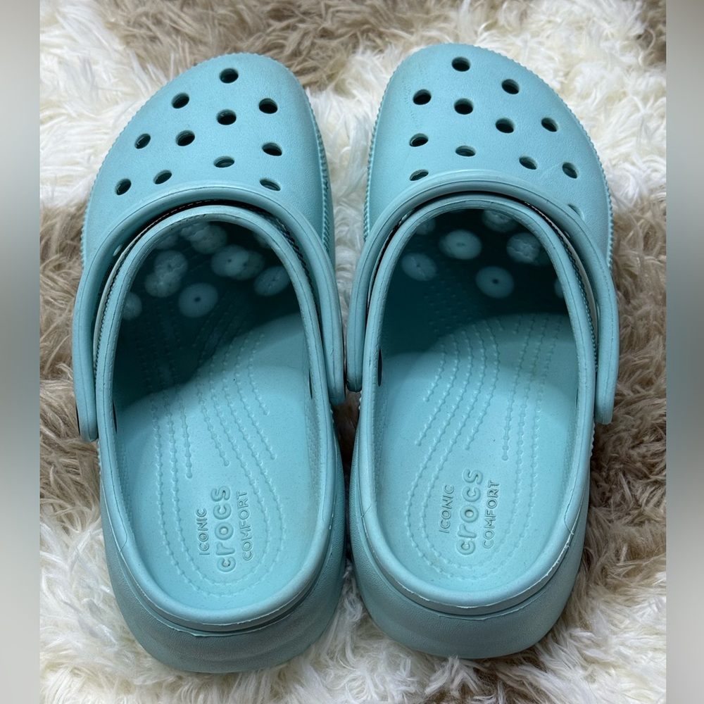 ☀️SUMMER CLEARANCE SALE☀️ Crocs Classic Platform Clog - Light Blue - Picture 3 of 6